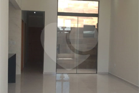 Casa Térrea à venda com 3 quartos, sendo 1 suíte,  no Centro, Bom Jesus dos Perdões, SP