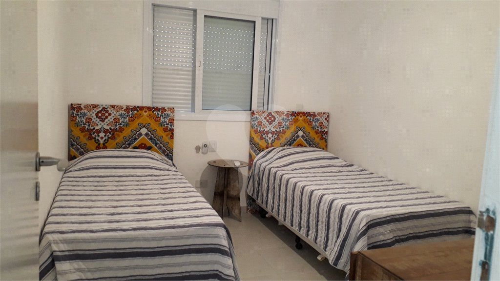 Casa à venda com 4 quartos, sendo 3 suítes, no condomínio Residencial Vila Esmeralda, São Sebastião - SP