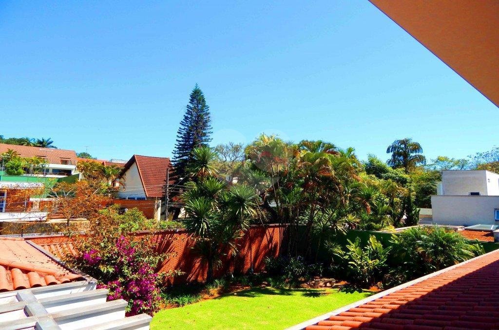 Sobrado à venda com 6 suítes em Jardim Cordeiro, São Paulo, SP