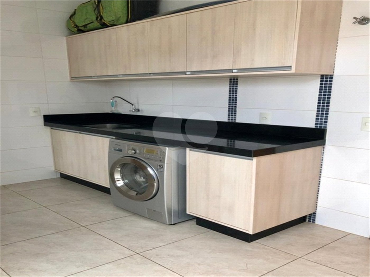 Casa à venda com 4 quartos, sendo 3 suítes, no condomínio Residencial Terra Nobre, Indaiatuba - SP