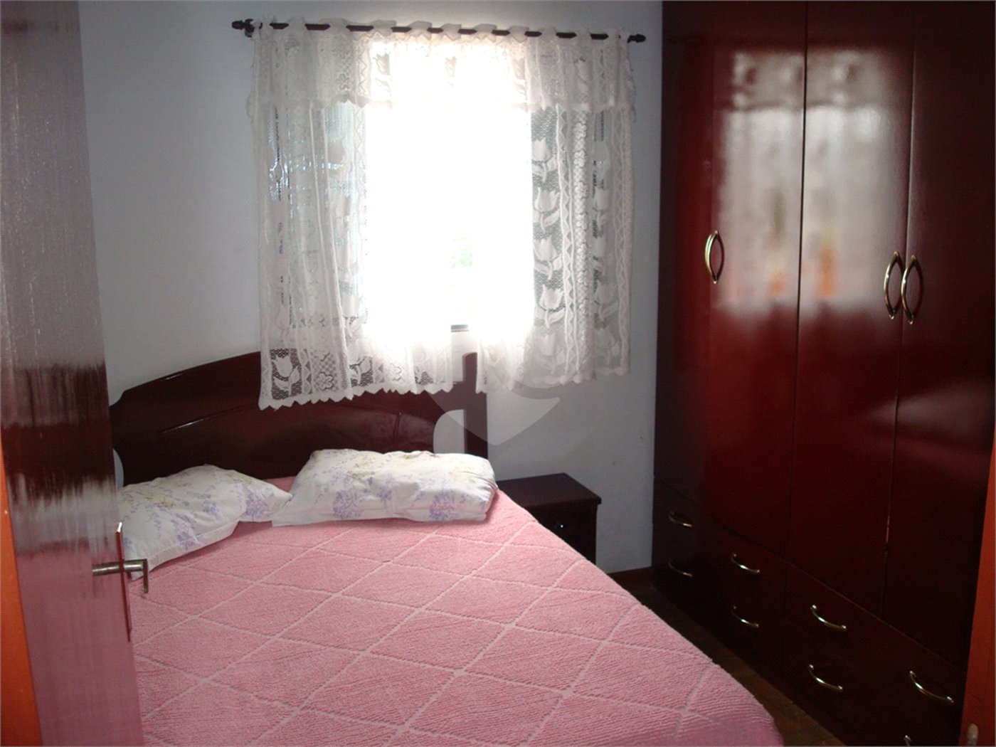 Sobrado à venda com 3 quartos em Vila Romanópolis, Ferraz de Vasconcelos, SP