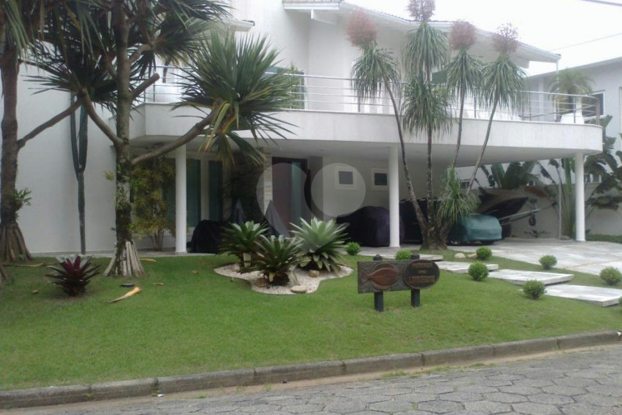 Sobrado à venda com 5 suítes em Enseada, Bertioga, SP