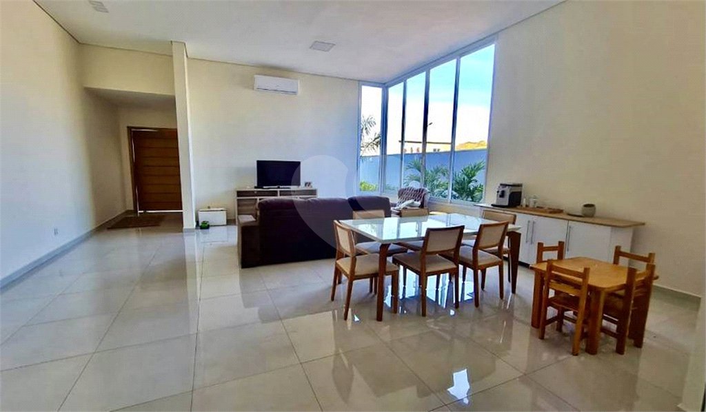 Casa térrea no Condomínio Alphaville Ribeirão III
