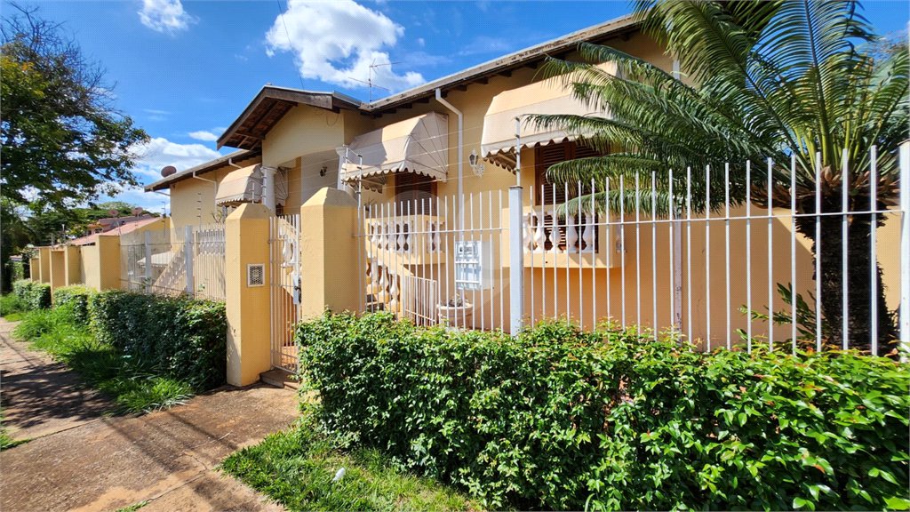 Sobrado à venda ou para alugar com 5 quartos, sendo 1 suíte, em Vila Harmonia, Araraquara, SP
