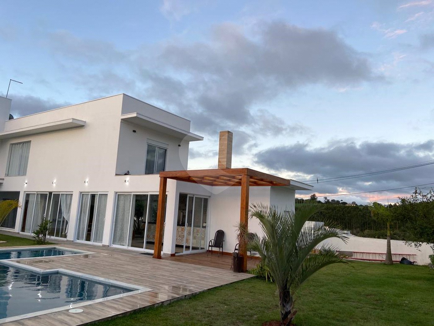 Casa à venda com 5 suítes no condomínio Residencial Fazenda Alta Vista, Salto de Pirapora - SP