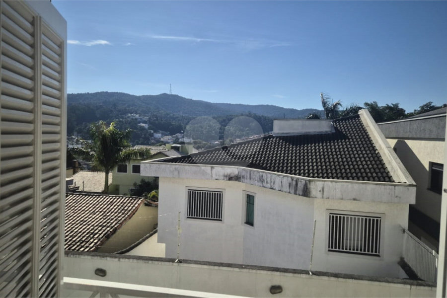Sobrado à venda com 4 quartos, sendo 2 suítes, em Tremembé, São Paulo, SP