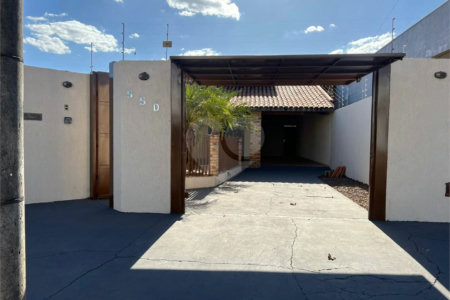 Casa à venda com 3 quartos, sendo 1 suíte, em Ipê, Três Lagoas, MS