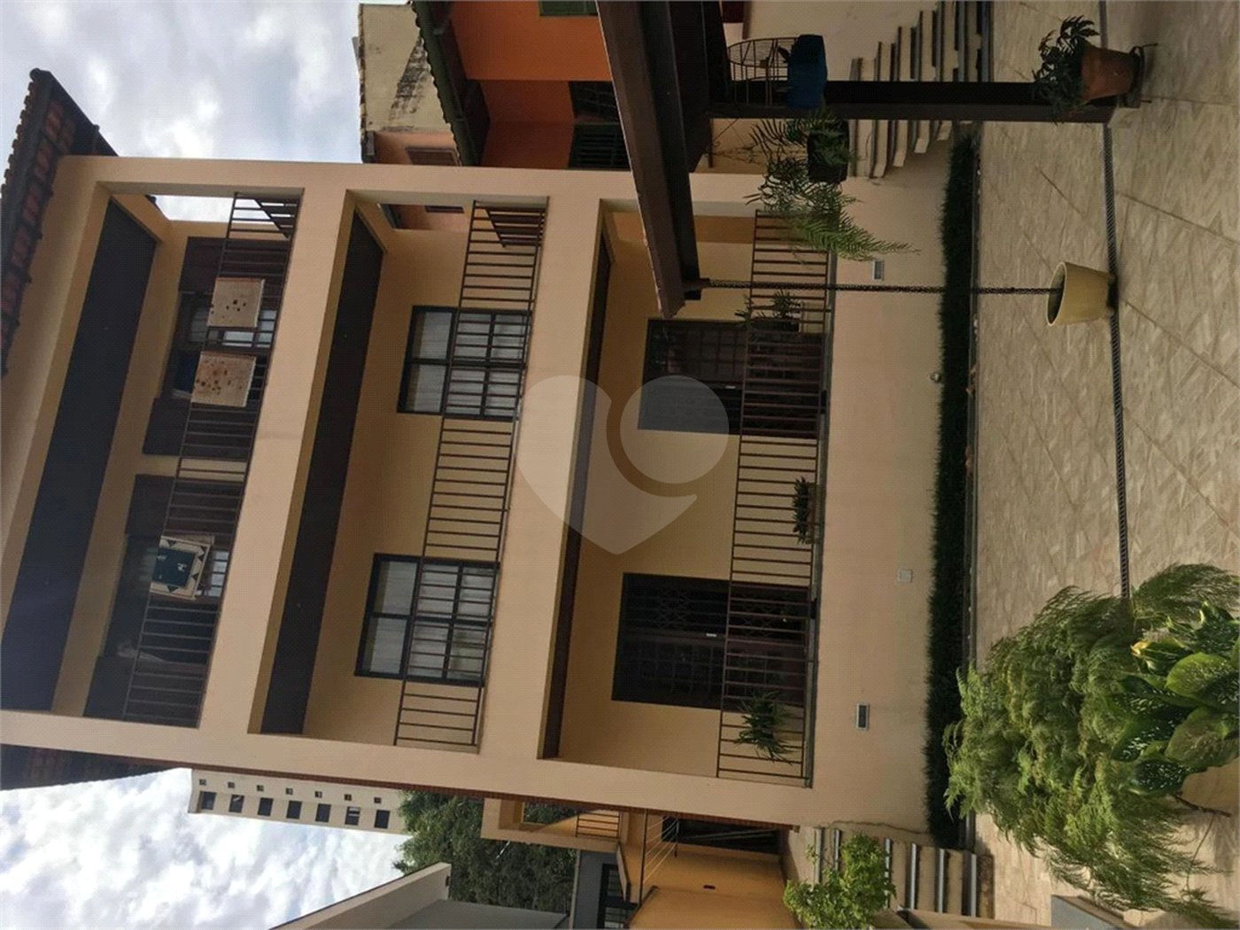Casa à venda com 4 quartos, sendo 2 suítes,  em Vila Suzana, São Paulo, SP