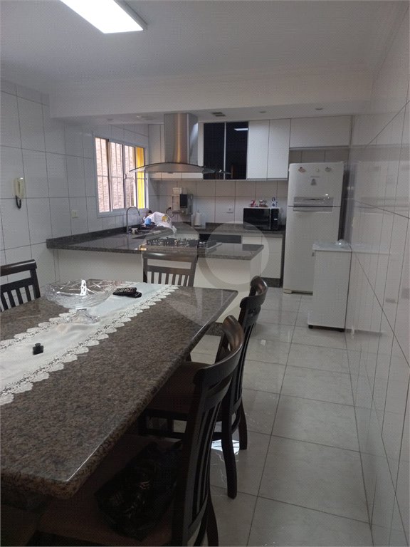 Sobrado à venda com 3 quartos em Jardim Marisa, São Paulo, SP