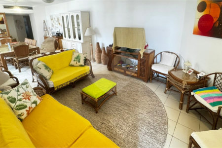 Apartamento à venda com 3 suítes em Pitangueiras, Guarujá, SP