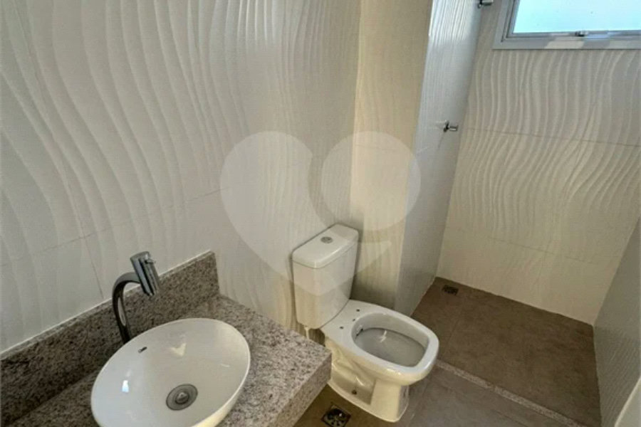 Vende-se apartamento no Edifício Residencial Flor do Ipê