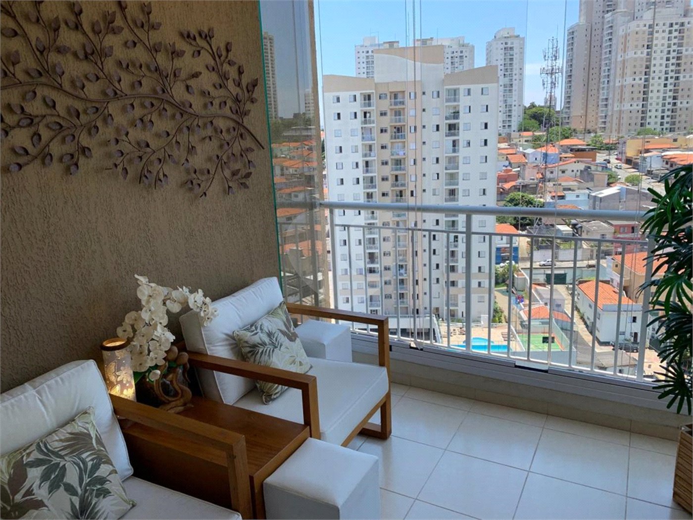Apartamento de 70m2 com 3 dorms, 2 banheiros, 1 suíte, 1 vaga. Estuda permuta.