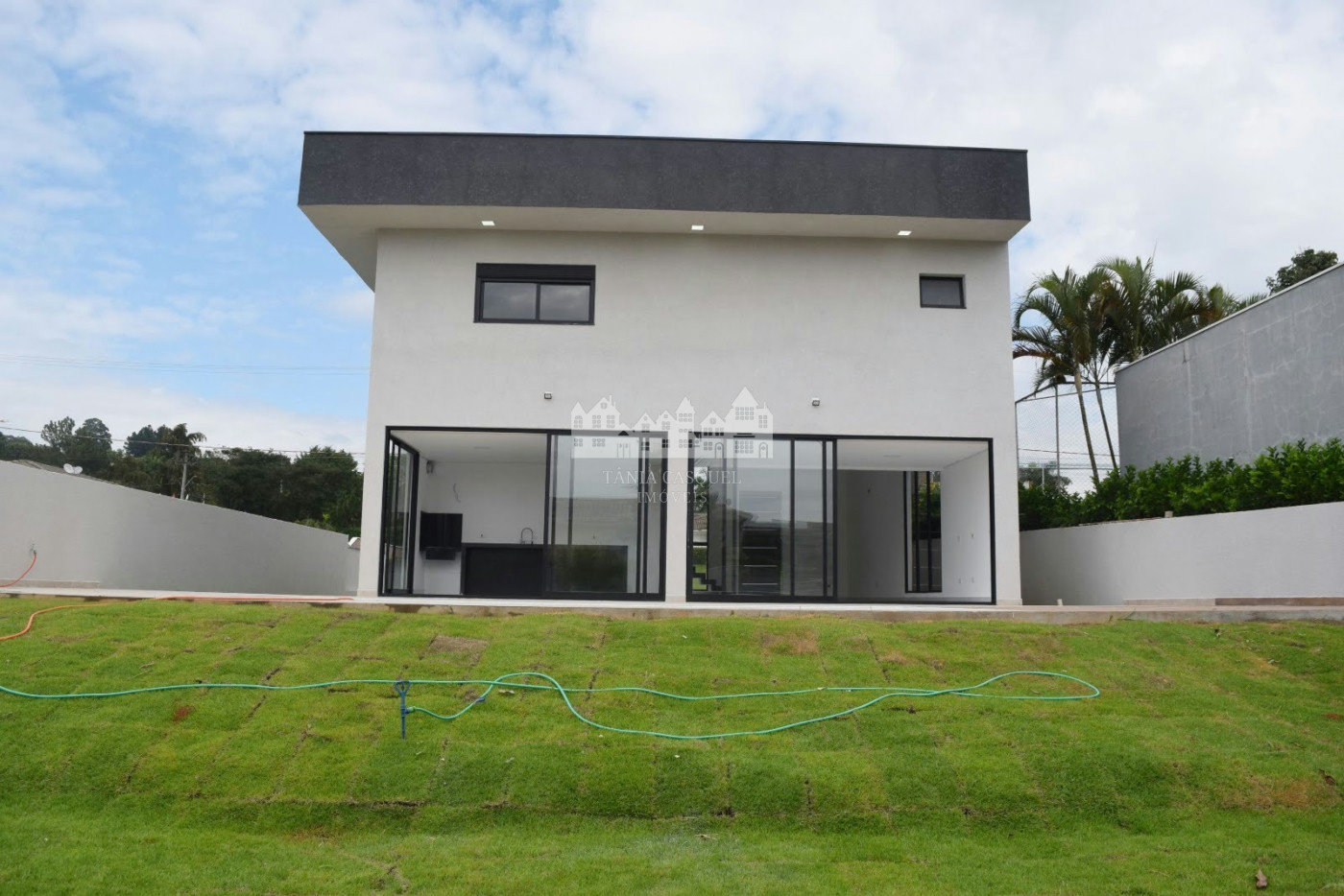 Casa à venda com 4 suítes no condomínio Shambala 2, Atibaia - SP