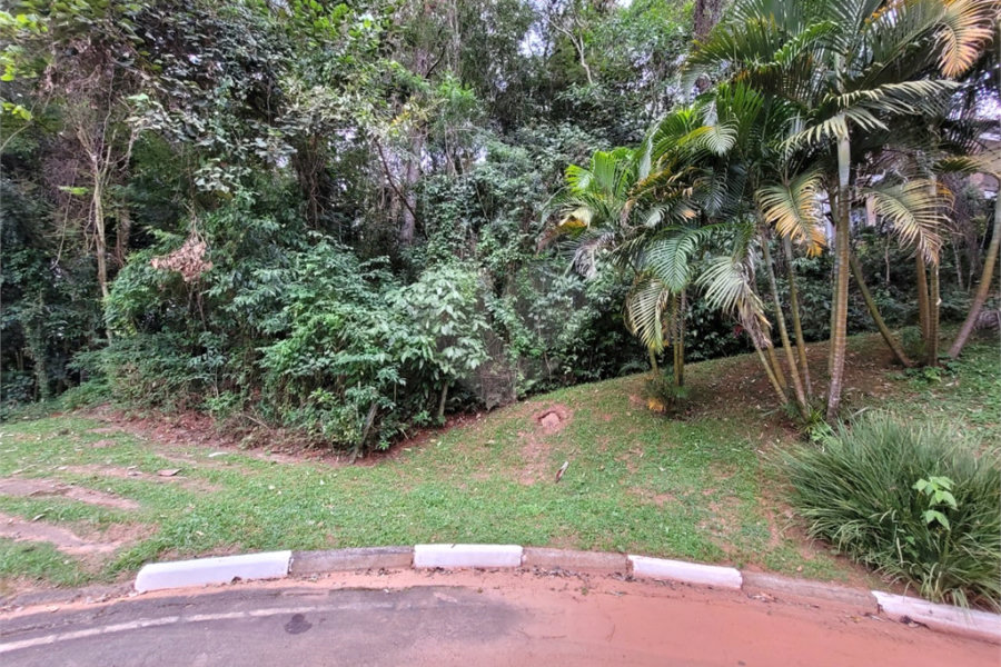 Terreno à venda no condomínio Parque Petrópolis 4 Secção, Mairiporã - SP