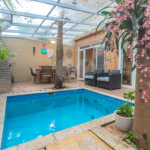 Casa à venda com 4 suítes no condomínio Vila Inglesa, São Paulo - SP