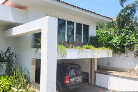 Casa à venda com 4 quartos, sendo 2 suítes, no condomínio Crystal Lake, Rio de Janeiro - RJ