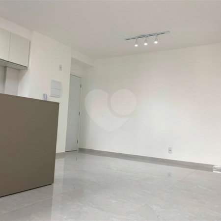 Apartamento à venda com 2 quartos, sendo 1 suíte,  em Jardim das Acácias, São Paulo, SP