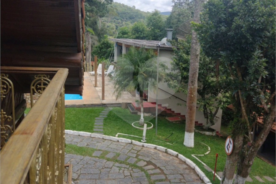 Casa à venda com 4 quartos, sendo 2 suítes,  no condomínio Cinco Lagos, Mairiporã - SP
