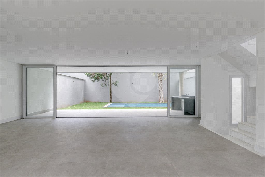 Casa à venda com 4 suítes no condomínio Venezia, São Paulo - SP