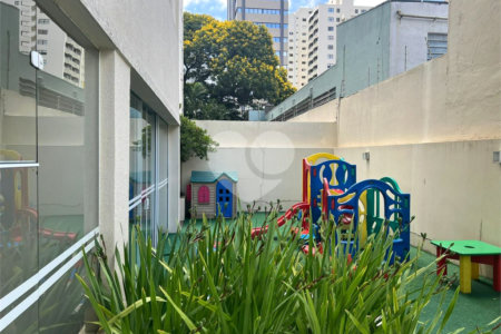 Apartamento à venda com 3 quartos, sendo 1 suíte,  em Campo Belo, São Paulo, SP
