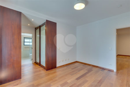 Apartamento à venda com 4 suítes em Jardim Marajoara, São Paulo, SP