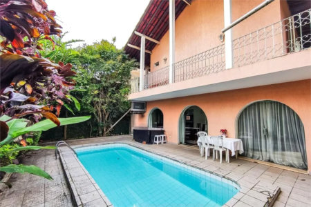 Sobrado à venda com 4 quartos, sendo 2 suítes, em Jardim Morumbi, São Paulo, SP