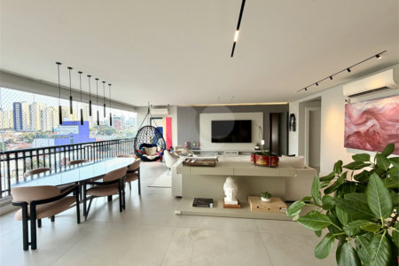 Apartamento à venda com 3 suítes em Vila Romana, São Paulo, SP