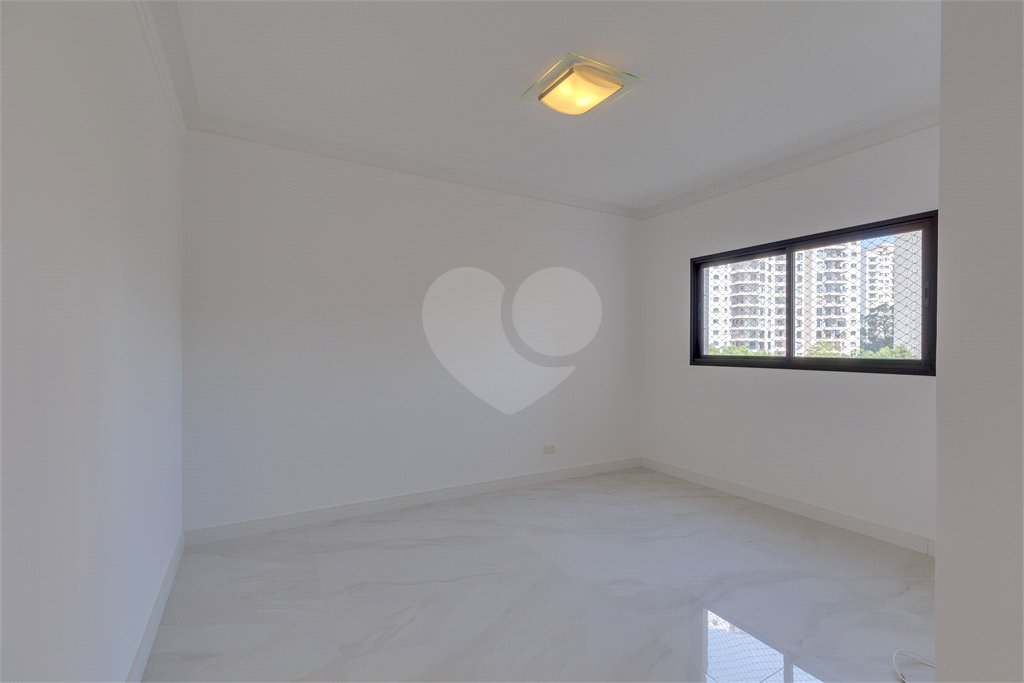 Apartamento à venda com 4 suítes em Jardim Marajoara, São Paulo, SP