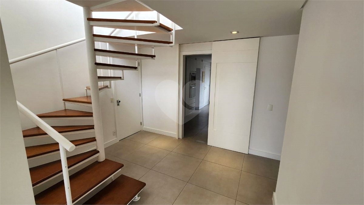Apartamento à venda com 3 quartos, sendo 2 suítes,  em Paraíso do Morumbi, São Paulo, SP