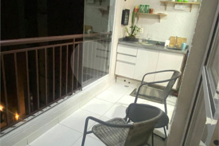Apartamento à venda com 2 quartos, sendo 1 suíte,  em Jardim Carambeí, São Roque, SP