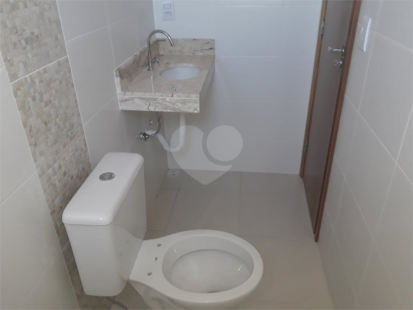 Casa à venda ou para alugar com 3 quartos, sendo 1 suíte, no condomínio martinha, São Paulo - SP