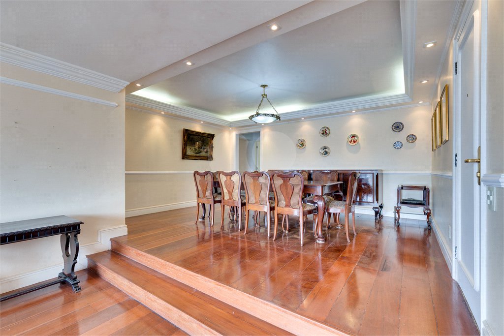 Apartamento à venda com 3 suítes em Real Parque, São Paulo, SP