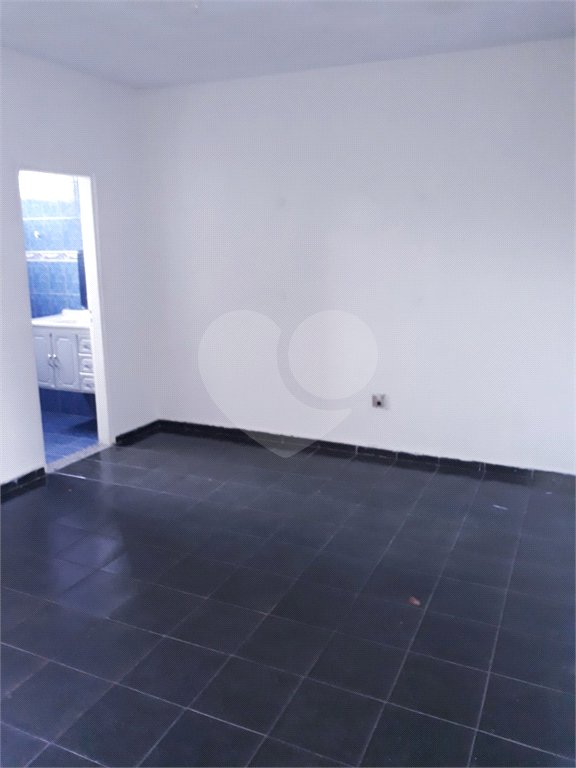 Casa térrea + Sala Comercial na Vila Prado.
