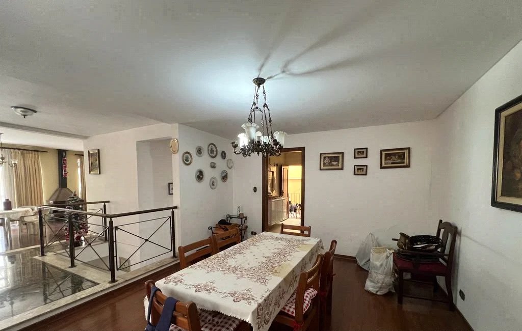 Casa à venda com 4 quartos, sendo 1 suíte, em Jardim das Vertentes, São Paulo, SP