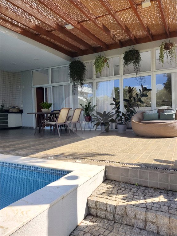 Casa à venda com 4 quartos, sendo 3 suítes, no condomínio Estância Marambaia, Vinhedo - SP