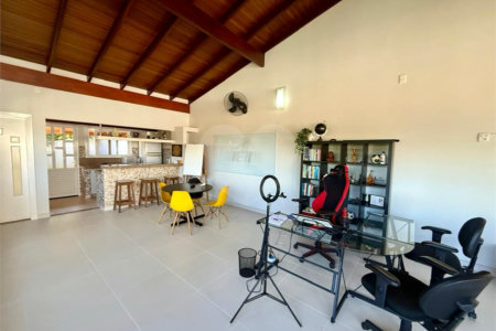 Casa à venda com 4 quartos, sendo 2 suítes,  no condomínio Morada da Lua, Vinhedo - SP