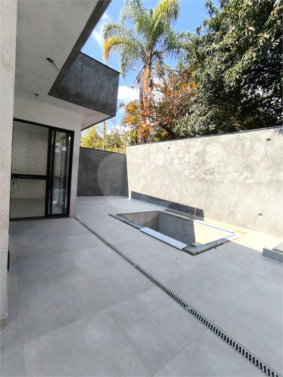 Casa à venda com 3 quartos, sendo 1 suíte, no condomínio Villagio Brasil, Atibaia - SP