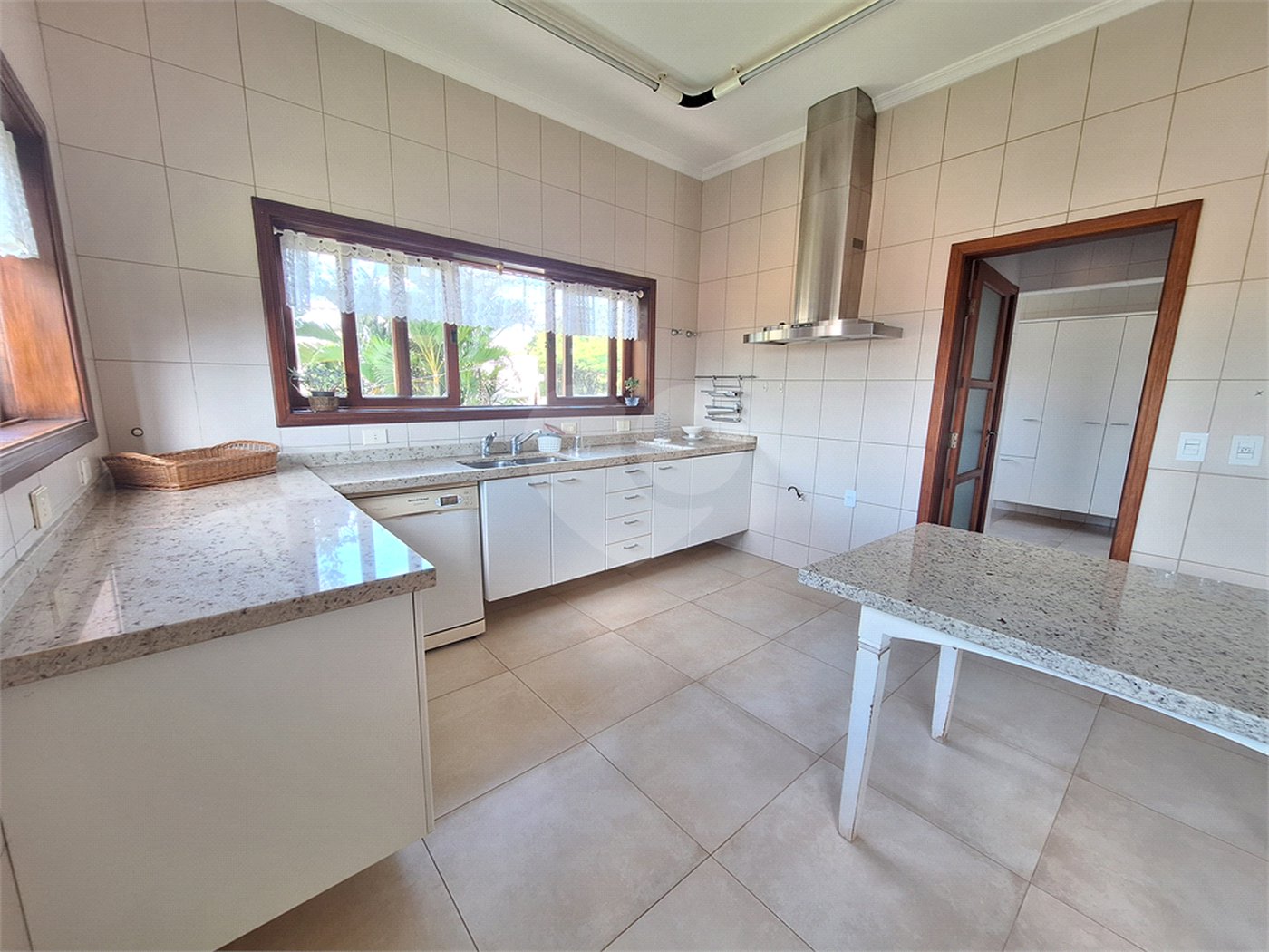 Casa à venda com 3 suítes no condomínio Chácaras do Lago, Vinhedo - SP