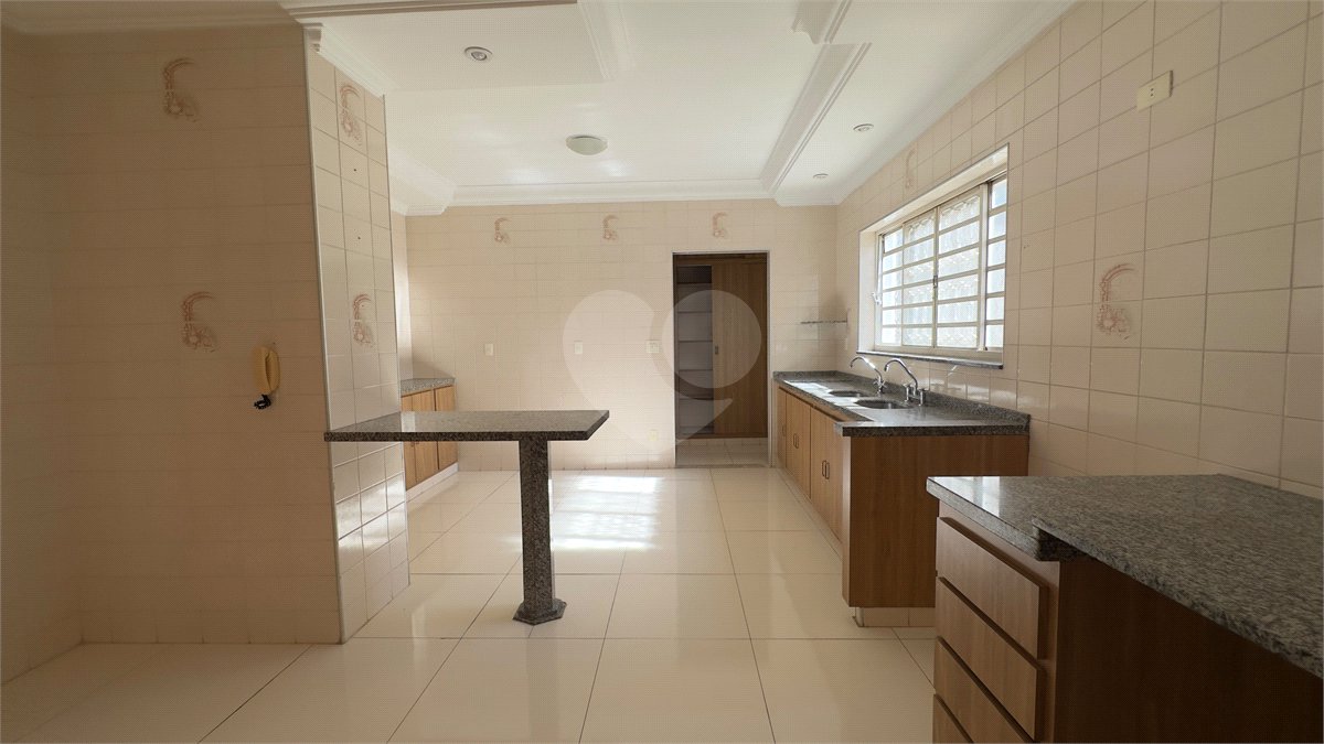 Casa para alugar com 4 quartos, sendo 3 suítes, em Vila Sfeir, Indaiatuba, SP