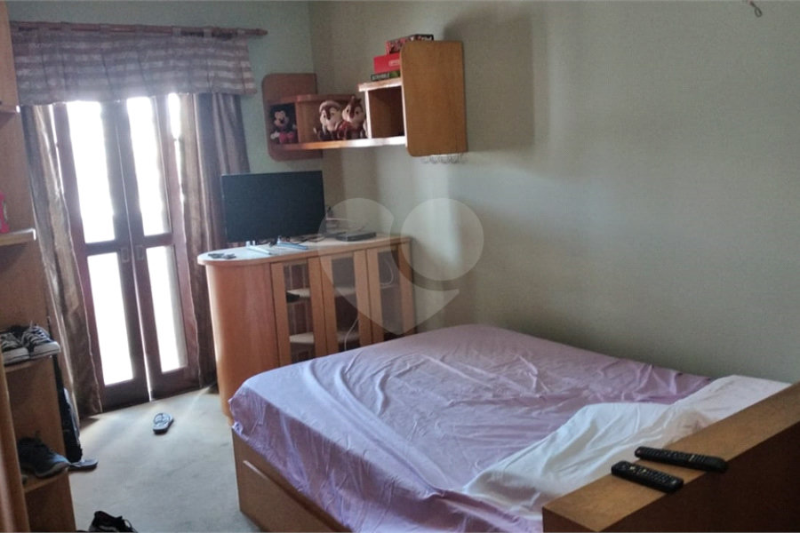 Sobrado à venda com 4 quartos, sendo 2 suítes, em Horto, São Paulo, SP