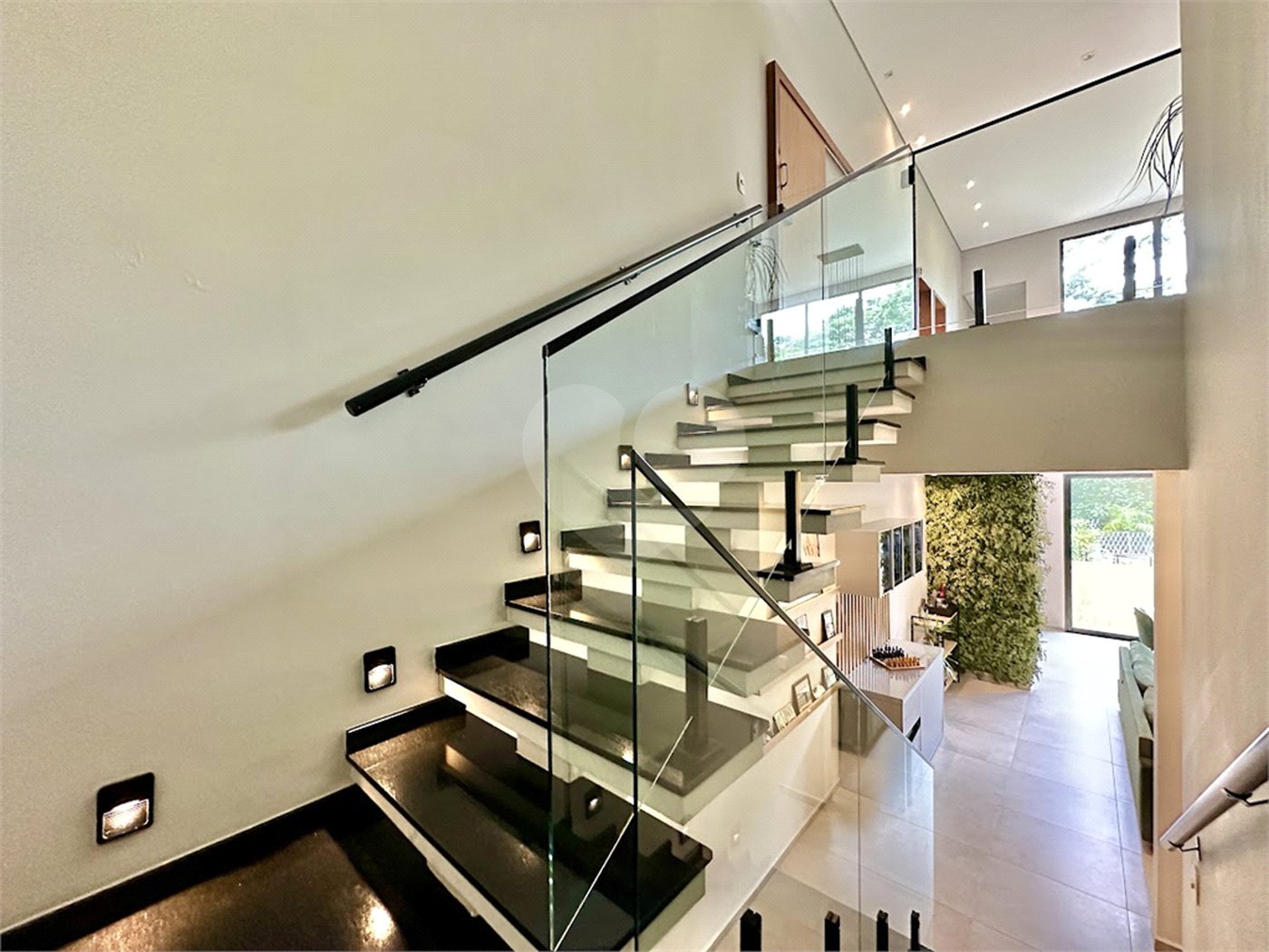 Casa à venda com 3 suítes no condomínio Reserva Santa Maria, Jandira - SP