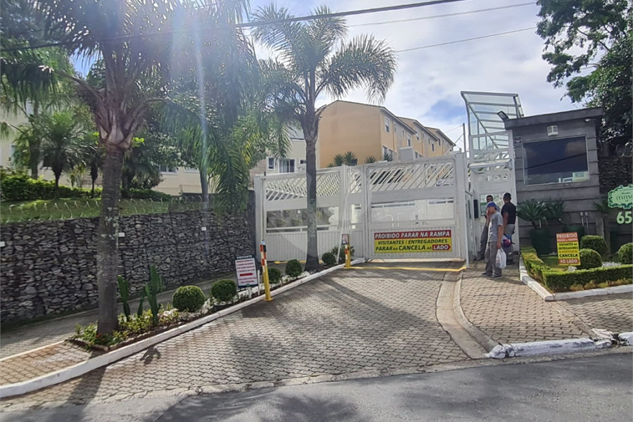Casa à venda com 3 quartos, sendo 1 suíte, no condomínio Jardim Itatinga II, São Paulo - SP