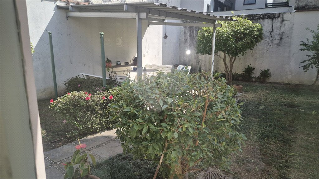 Casa à venda com 4 quartos, sendo 3 suítes,  no condomínio Chácara das Rosas, São Paulo - SP