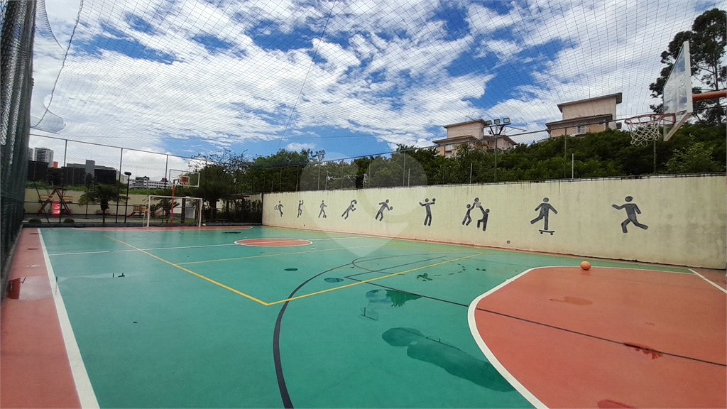 Casa à venda com 3 quartos, sendo 1 suíte, no condomínio Residencial Jardins, São Bernardo do Campo - SP