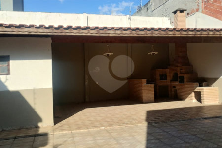 Sobrado à venda com 4 quartos, sendo 2 suítes,  em Vila Oliveira, Mogi das Cruzes, SP