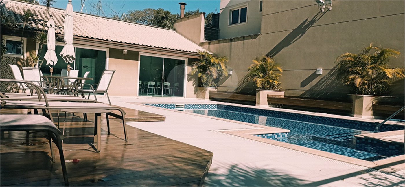 Casa à venda com 5 quartos, sendo 2 suítes,  no condomínio Floradas da Serra, São Paulo - SP
