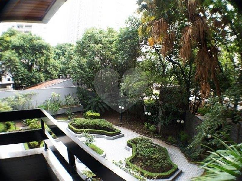 Apartamento à venda ou para alugar com 4 suítes em Moema, São Paulo, SP