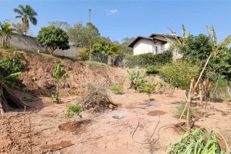 Casa à venda com 3 quartos, sendo 1 suíte, no condomínio Chácaras do Lago, Vinhedo - SP