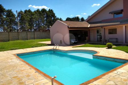 Sobrado à venda com 4 quartos, sendo 1 suíte,  em Vila Asem, Itapetininga, SP