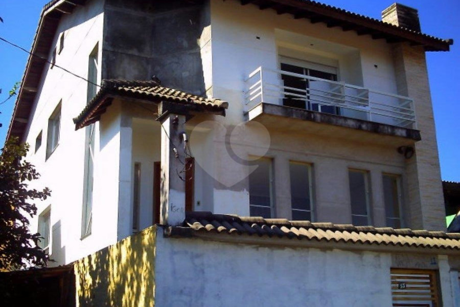 Sobrado à venda com 3 quartos, sendo 1 suíte, em Vila Irmãos Arnoni, São Paulo, SP
